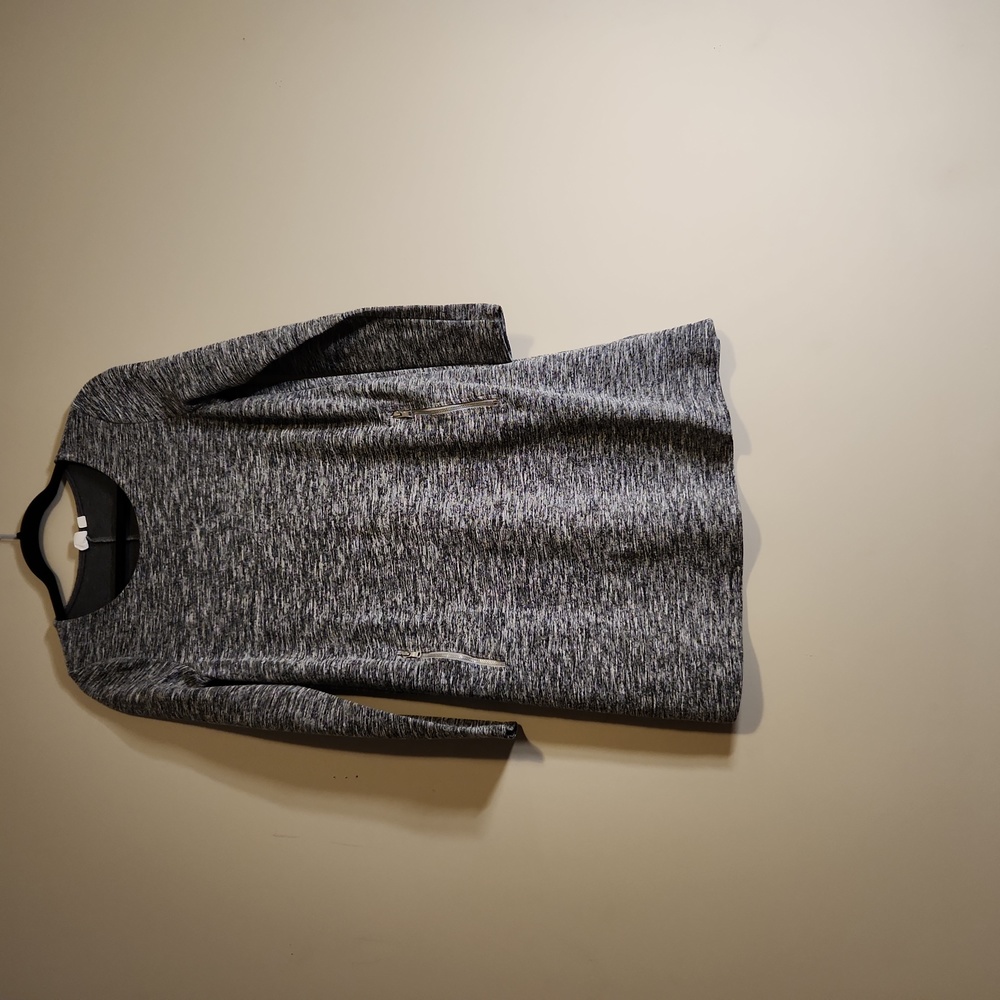 Gap gray dress with 2 zipper pockets size small.